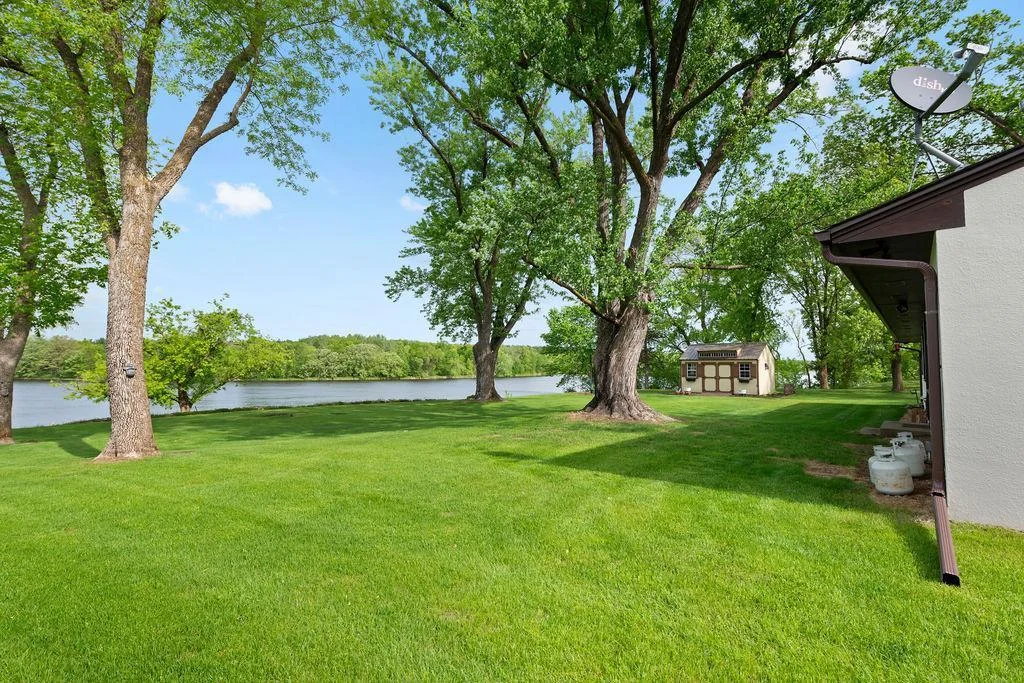 Simply Awesome Panoramic Mississippi River Frontage!!