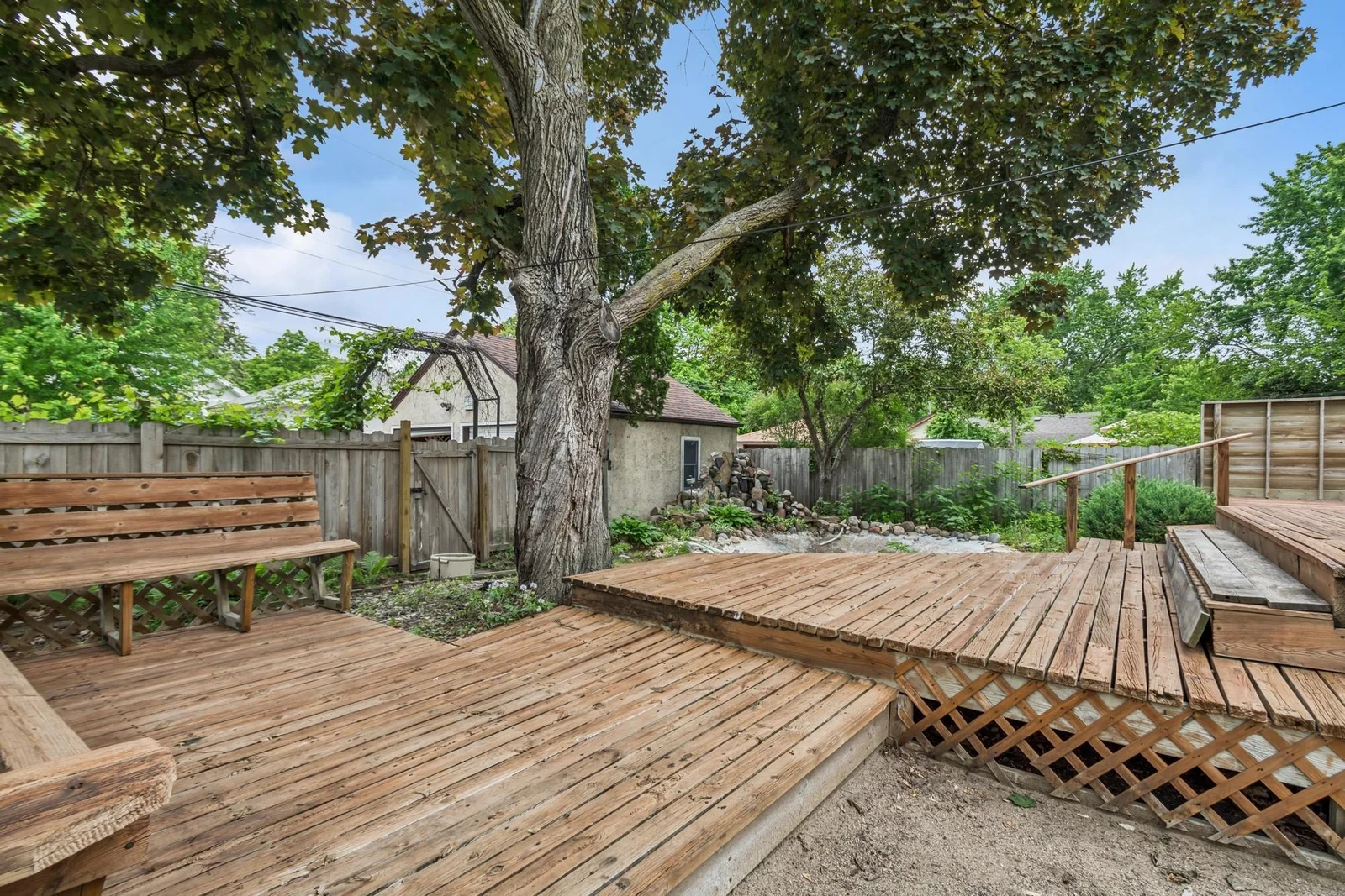 Deck Space.  Shade Tree. Firepit. Oh My!!