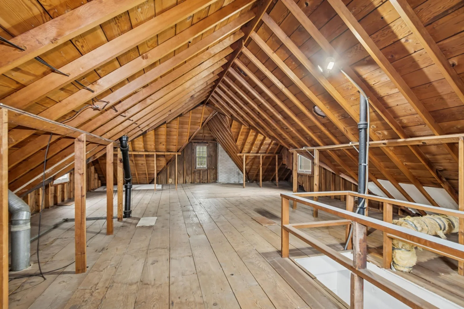Over 600 sq Ft of opportunity!!