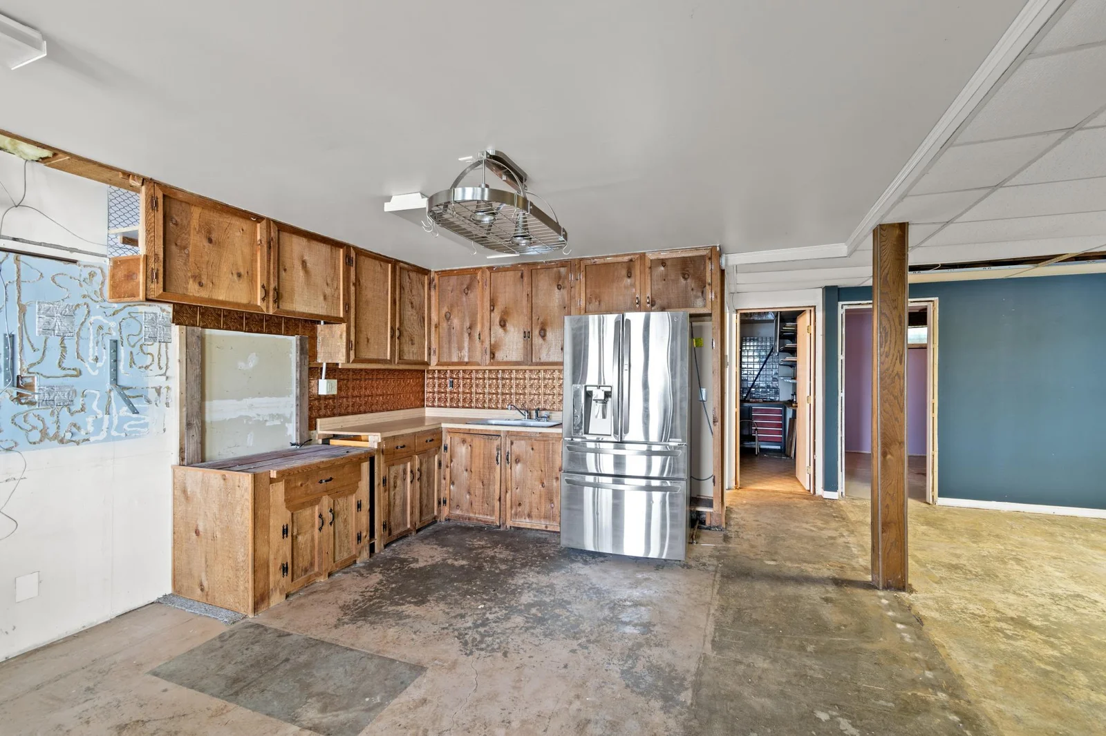 LL Kitchen / Wet Bar