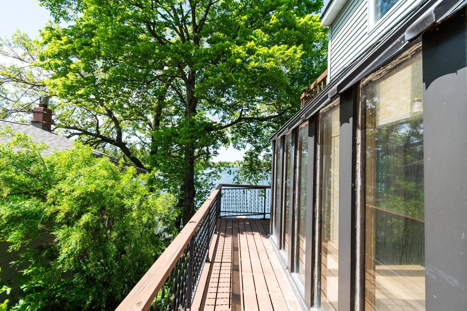 Sunroom to Lake
