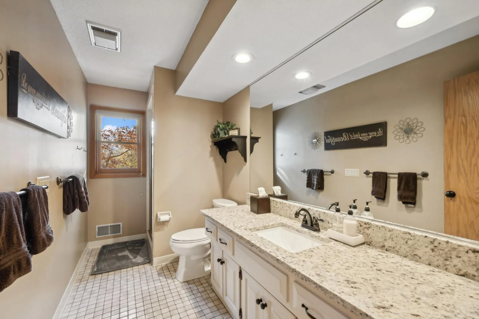 3/4 hall bath