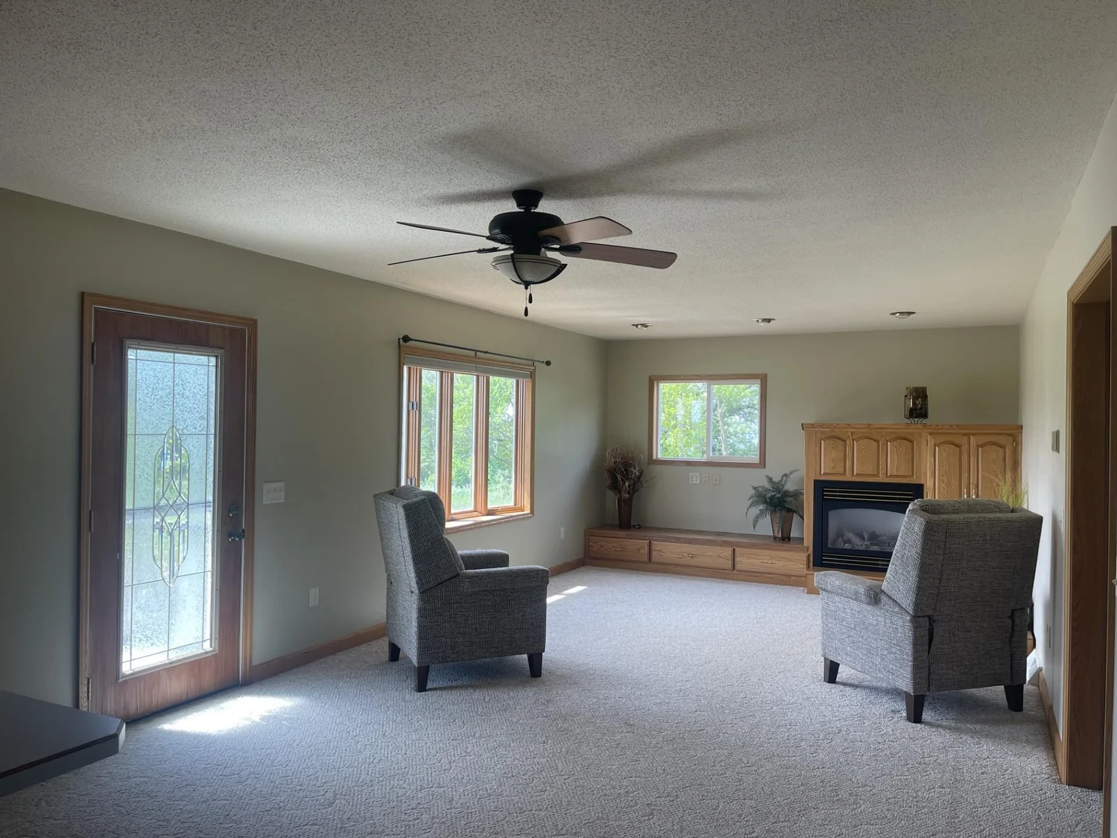 22 lake living room.jpg
