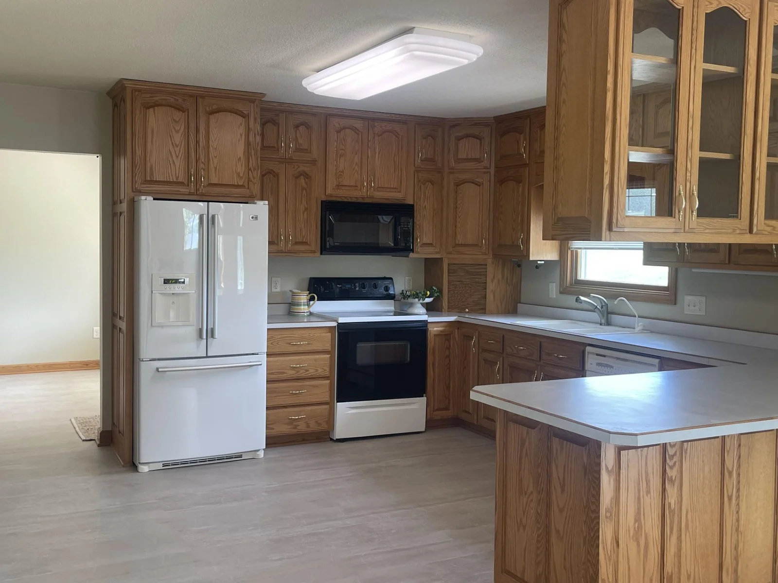 22 lake kitchen.jpg