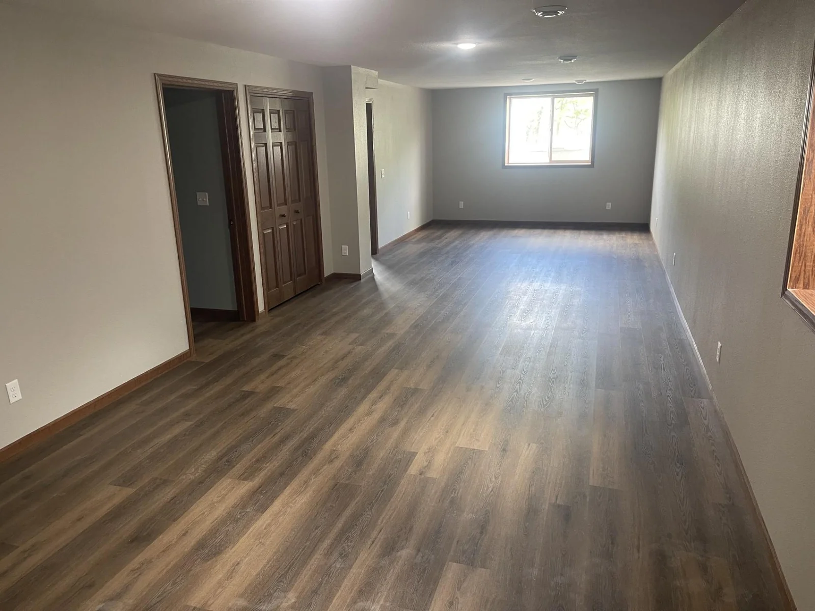 22 lake family room.jpg