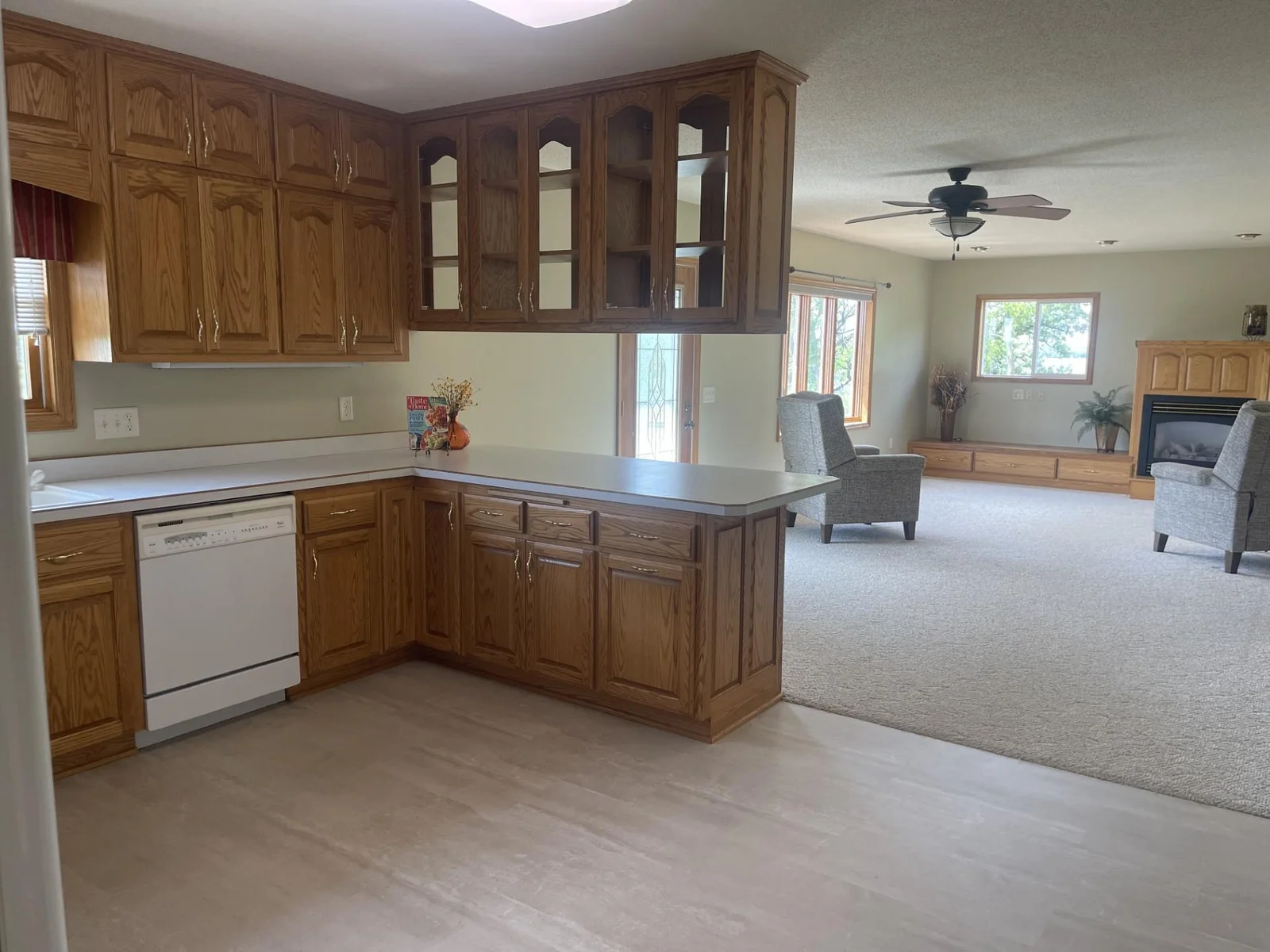 22 lake kitchen to lake.jpg