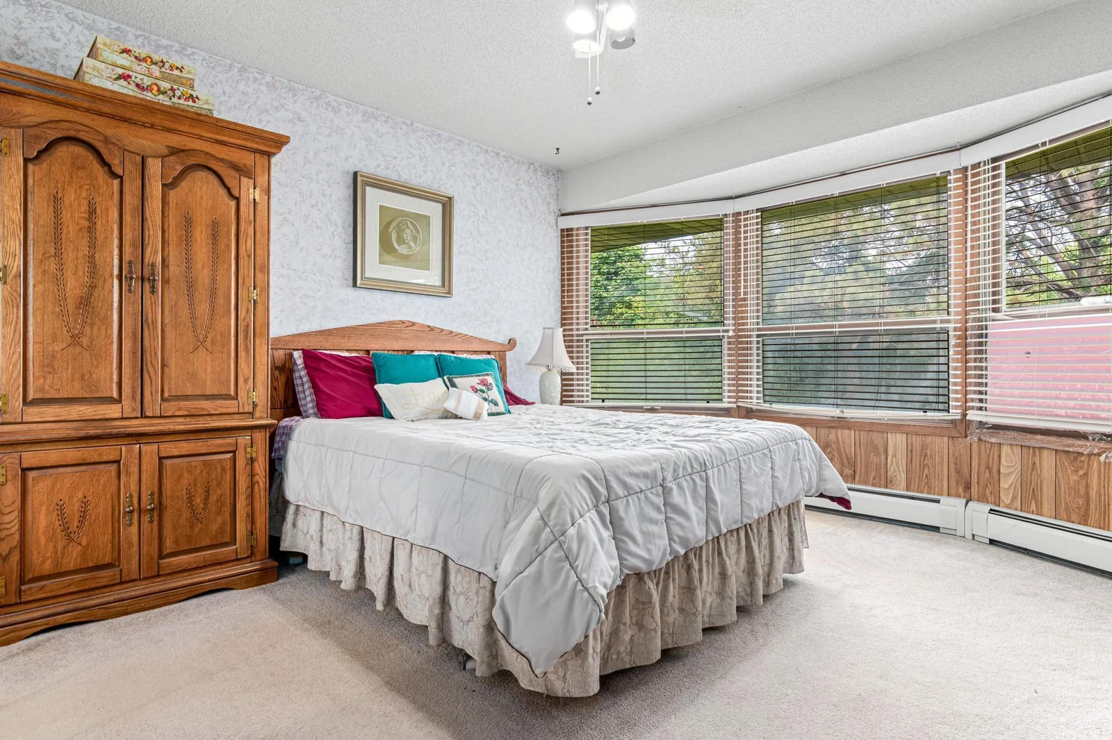 The primary suite is located on the main floor and has an ensuite 3/4 bathroom and walk-in closet.