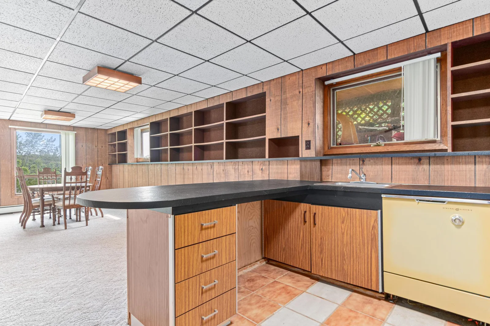 the breakfast bar is great spot for a quick snack when you pop in from the lake.
