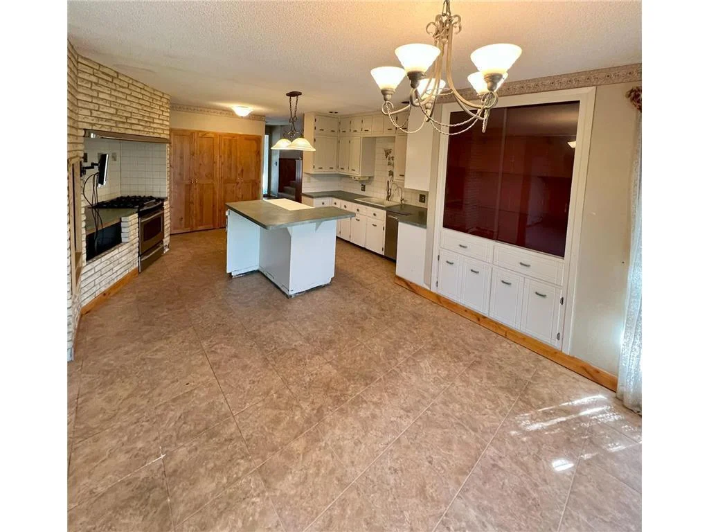 Spacious Kitchen