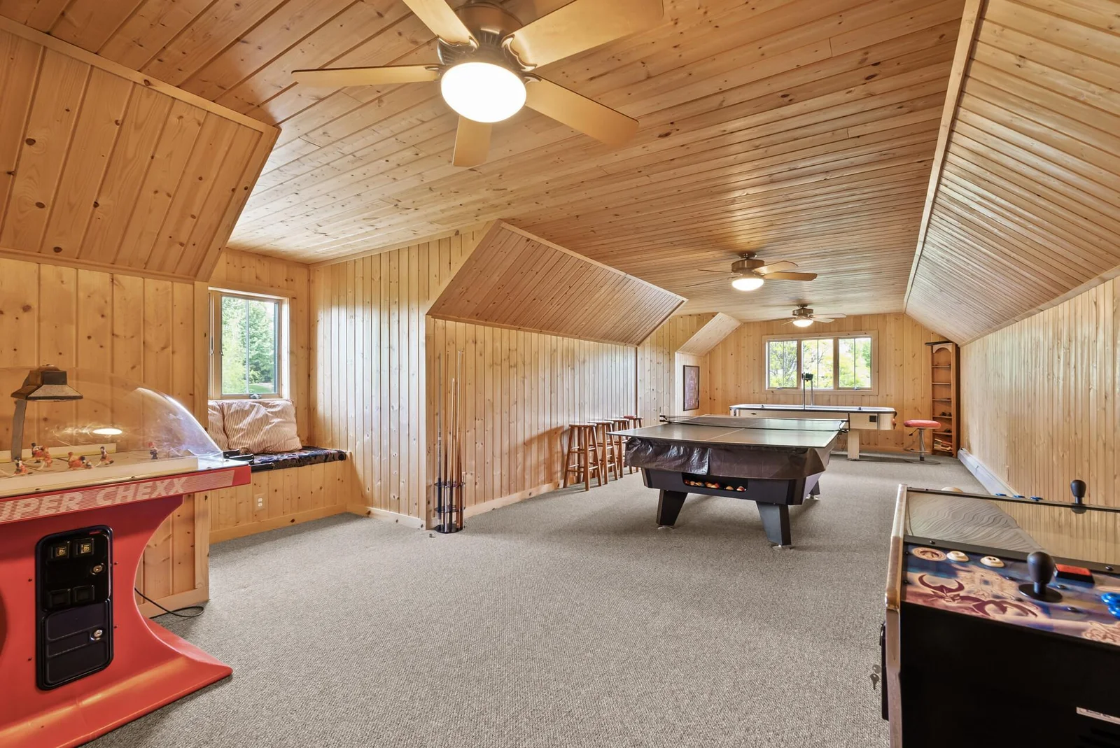 Gigantic bonus/game room!  Perfect place to hang with the gang.