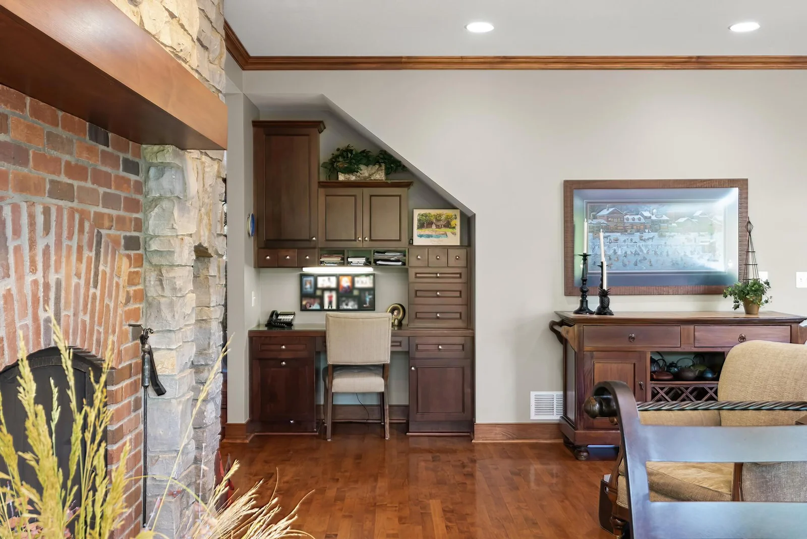 This built in helps you stay organized.  A place for everything!