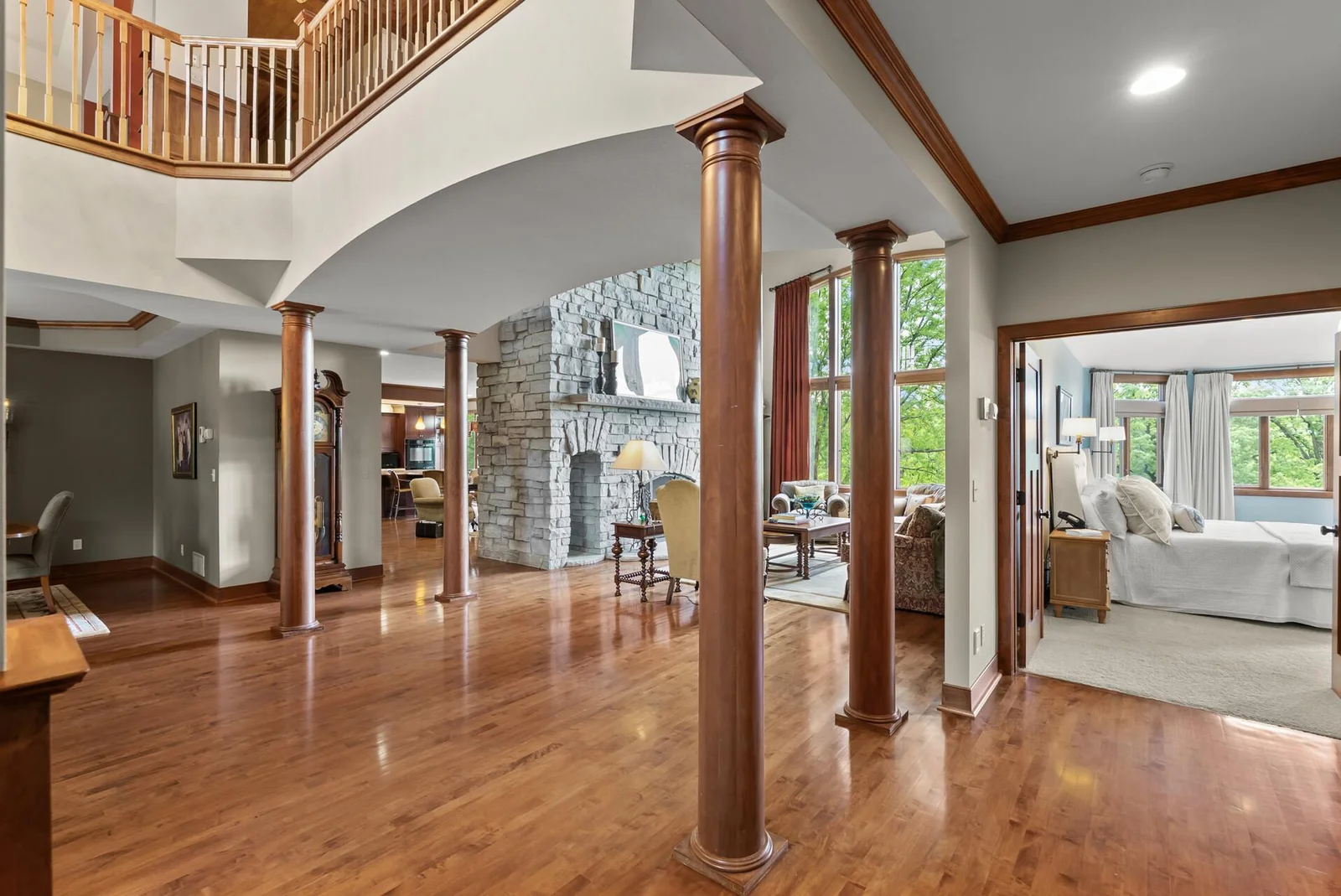 Primary suite off main living area