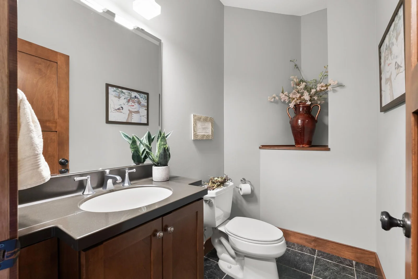 1/2 bath off mud room