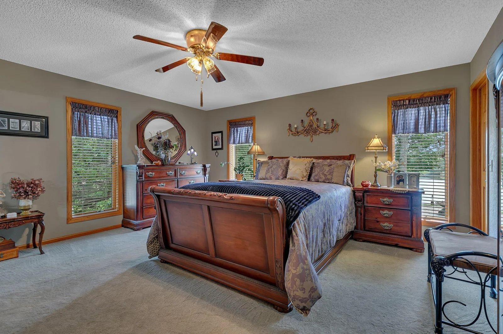 Main level primary large bedroom with wonderful lake views and ample space with large walk-in closet and private ensuite.