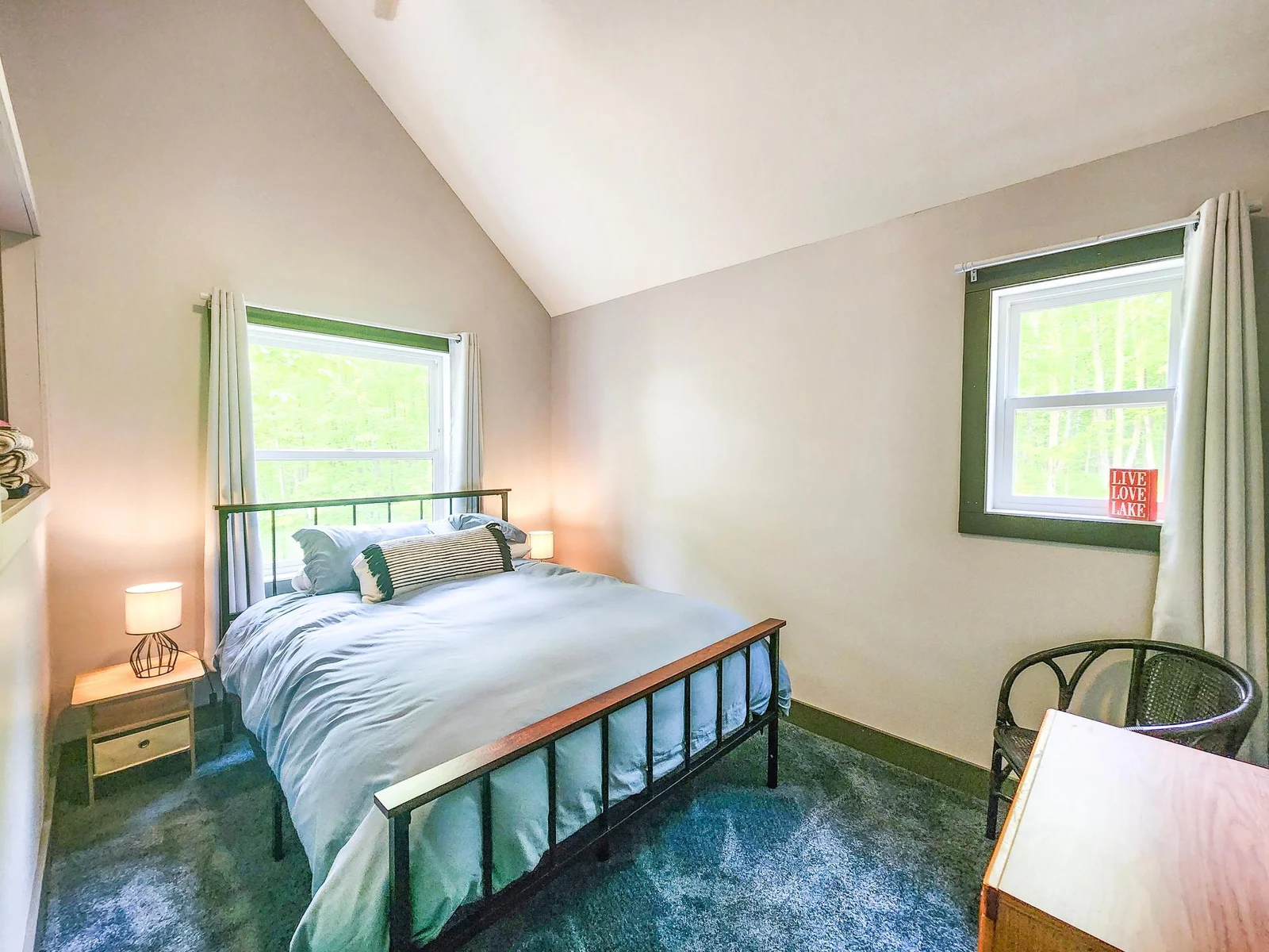 2nd bedroom in upstairs