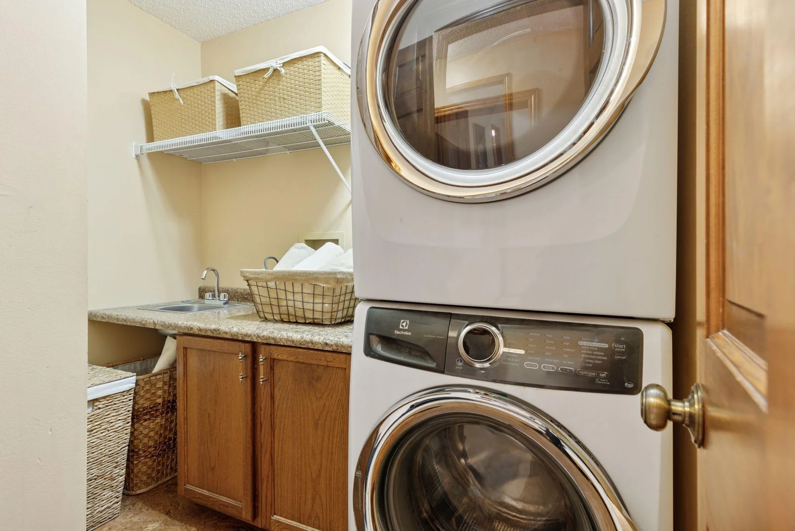 Convenient upper level Laundry!