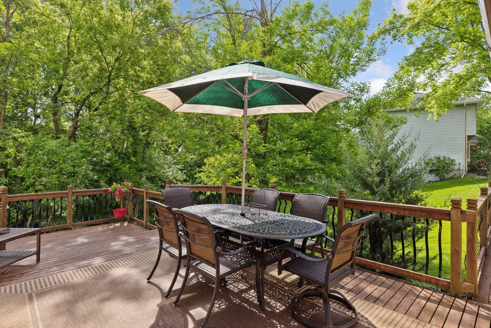 Deck - dining area