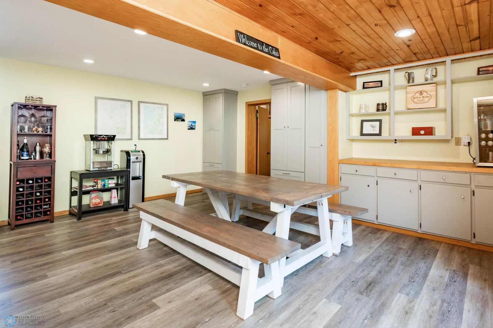 main floor dining/breakfast bar