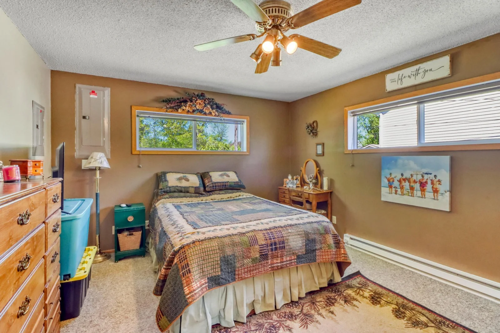 Bedroom1_0.JPG