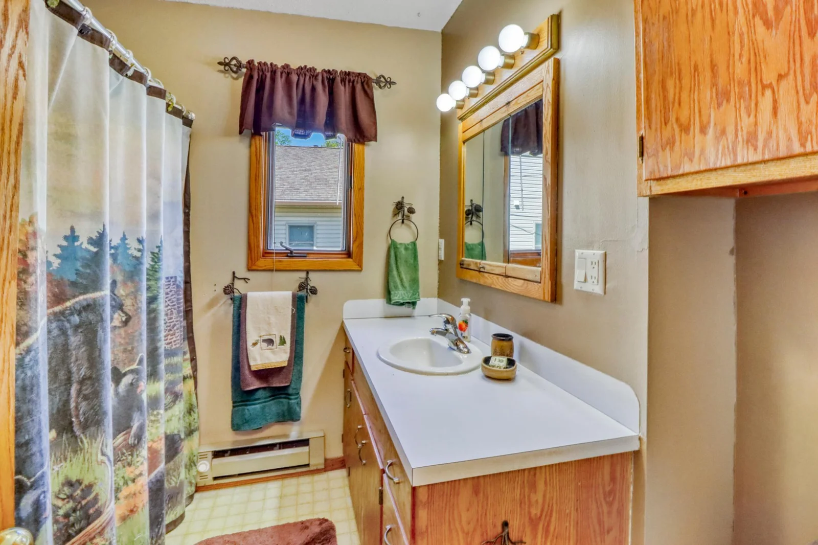 Bathroom1_1.JPG