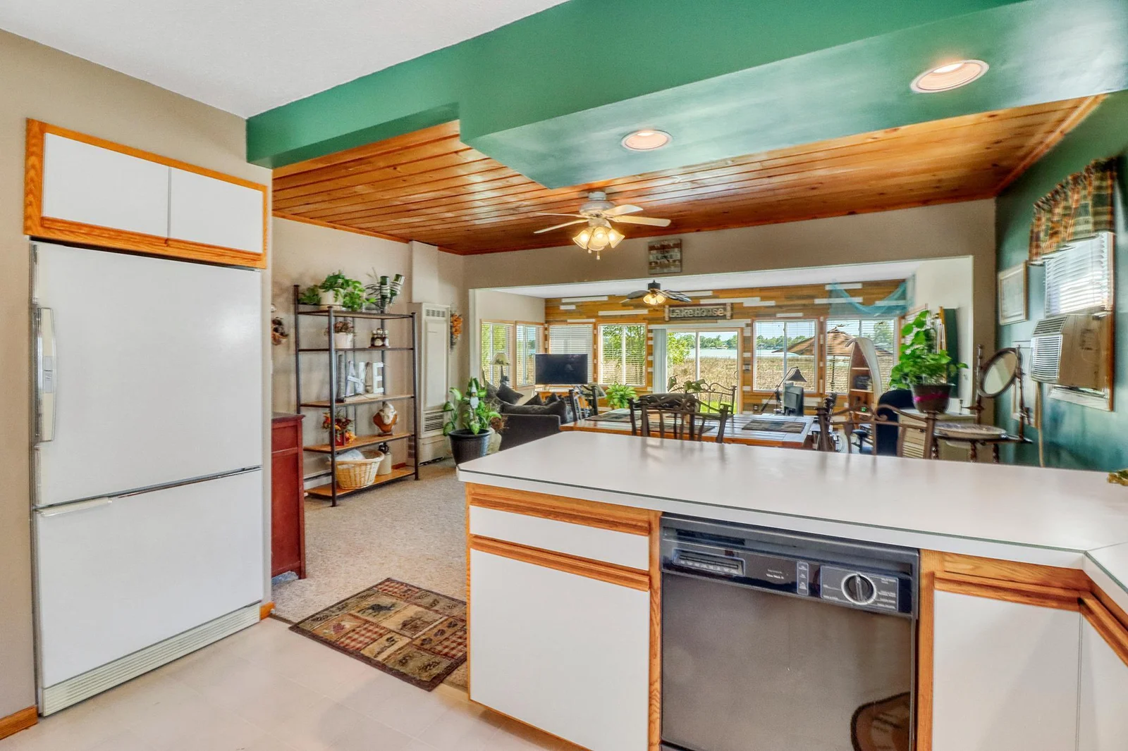 Kitchen1_5.JPG