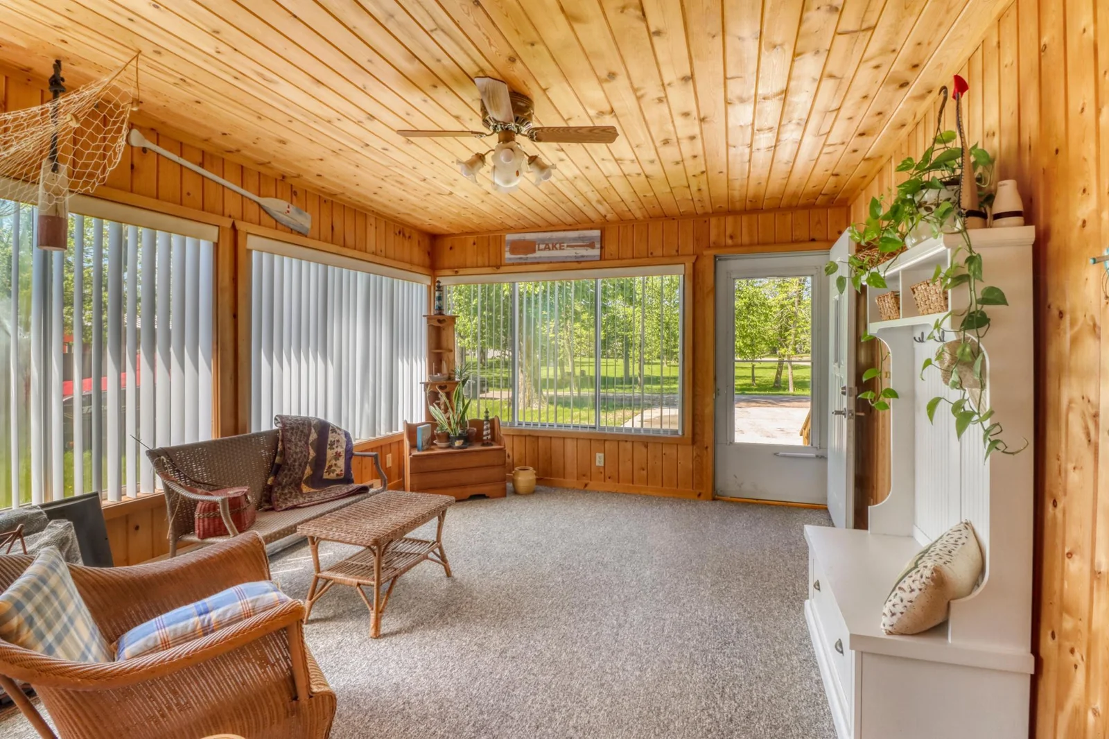 Sunroom1_0.JPG