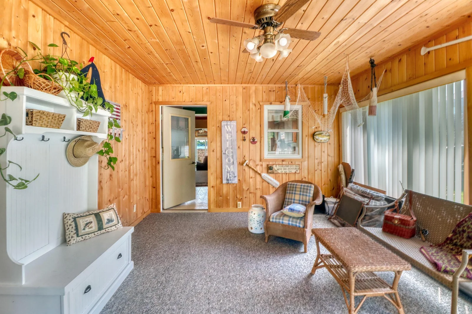 Sunroom1_1.JPG