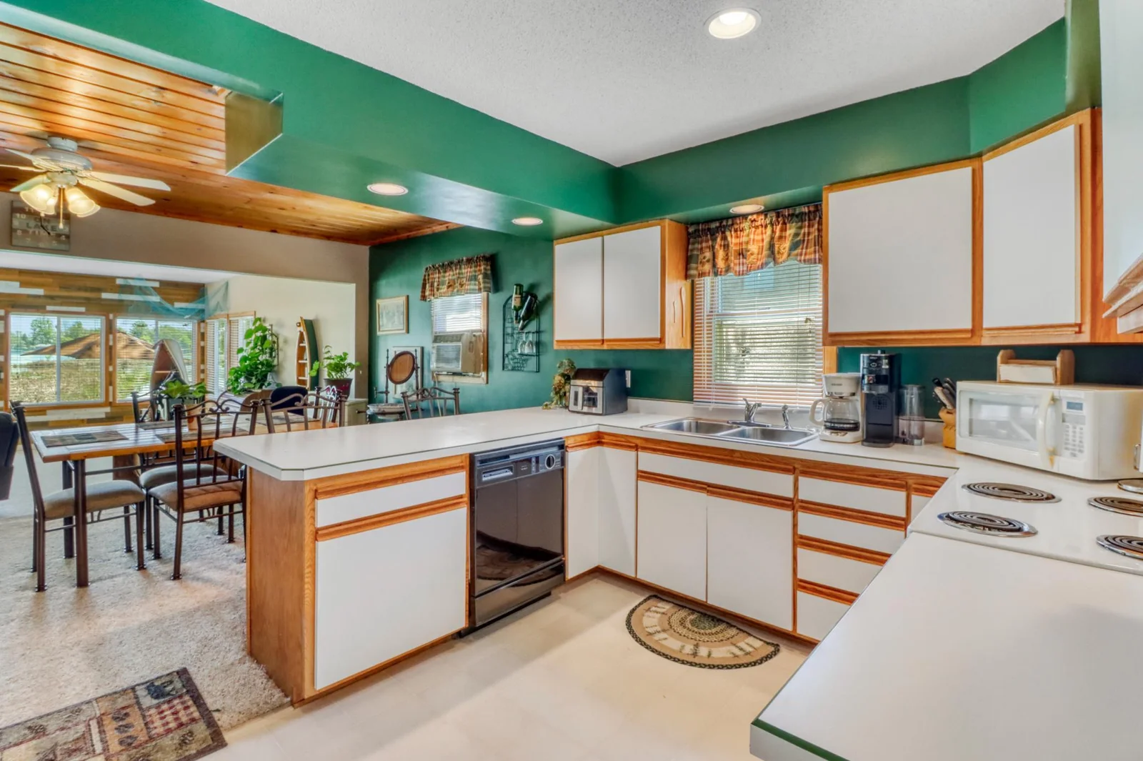 Kitchen1_4.JPG