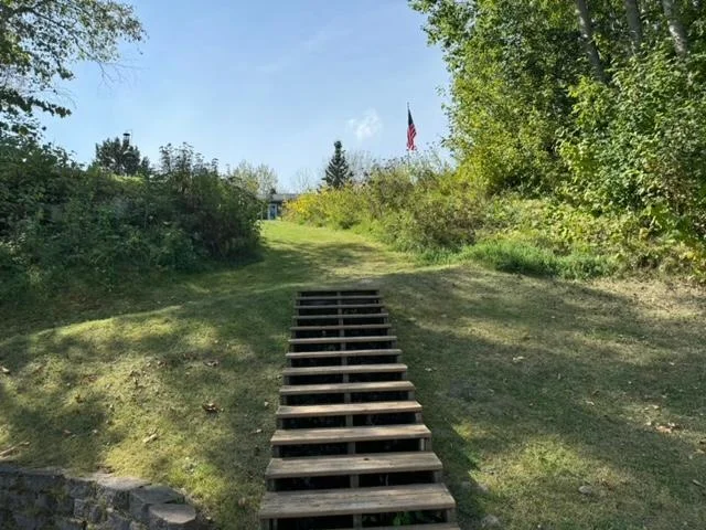 Additional view of pathway to lake