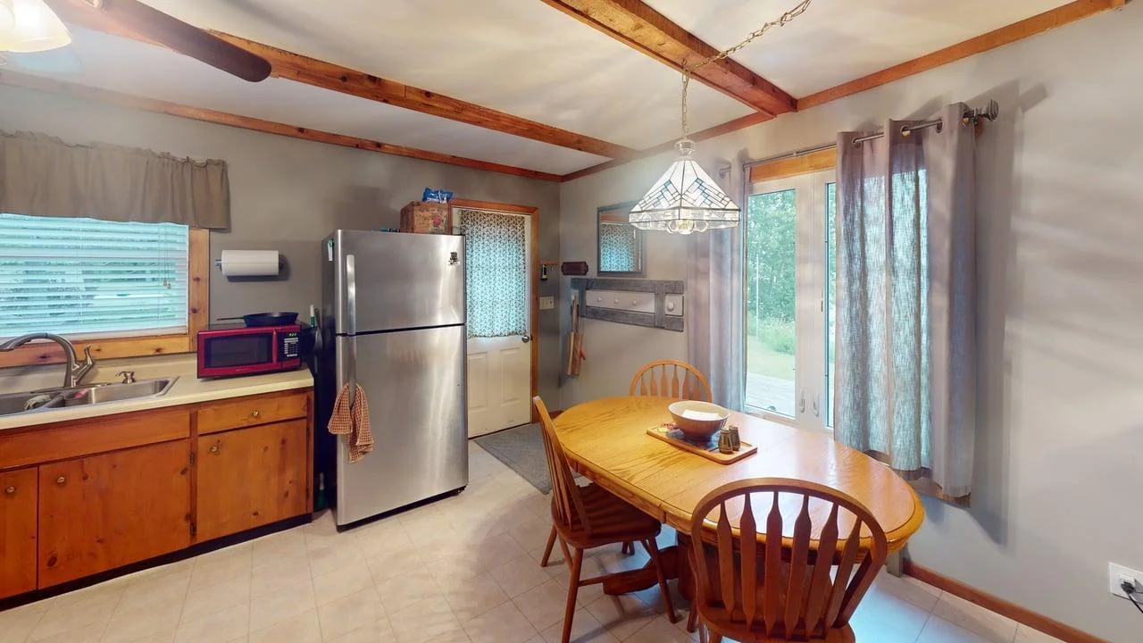 Additional view Kitchen/dining spaces