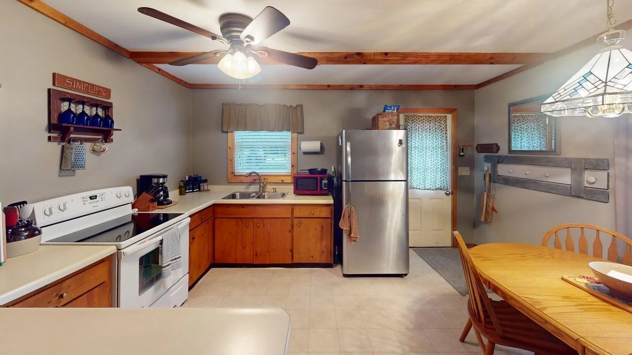 Kitchen w/breakfast bar--great for additional seating
