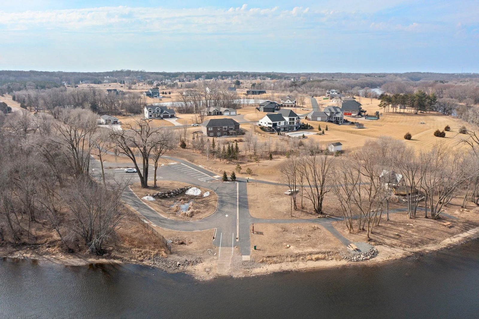This property offers near by access to Lily Pond Park, Norin Landing Park, and a boat launch just down the road.