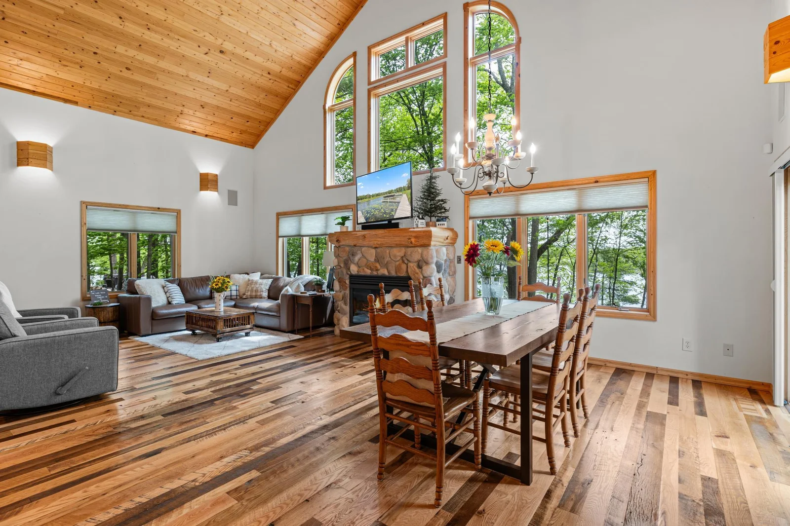 Walls of Windows, Vaulted tongue & groove ceiling