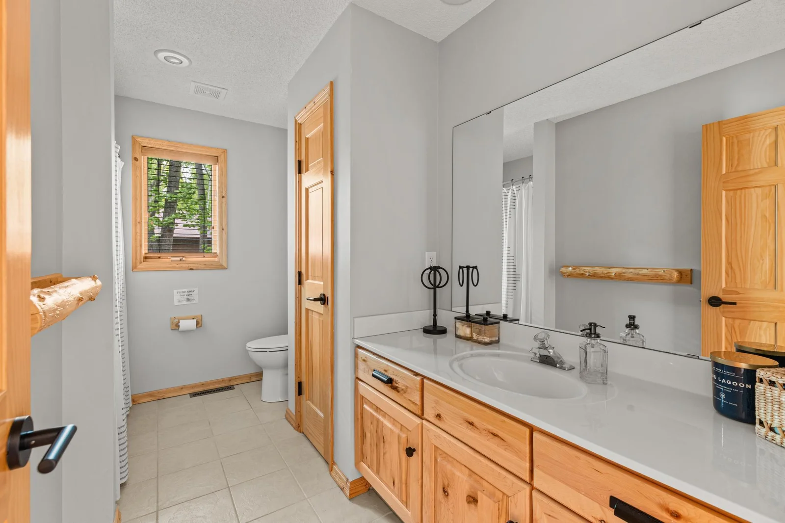 Main Floor full bath