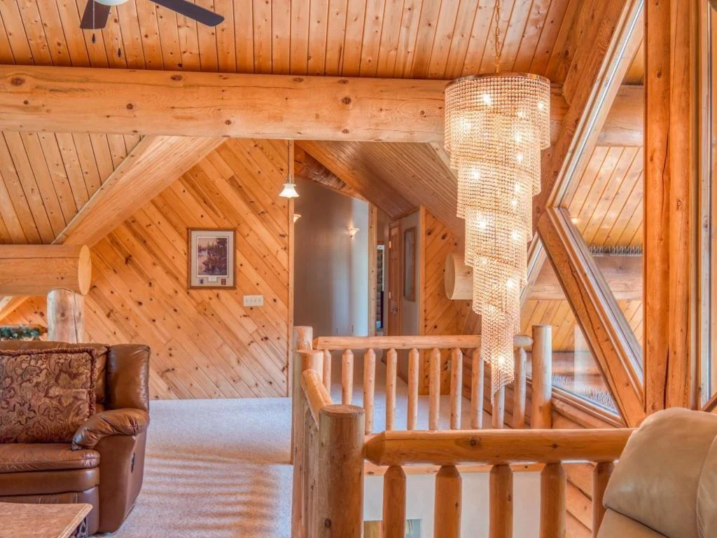 Open loft, chandelier.jpg