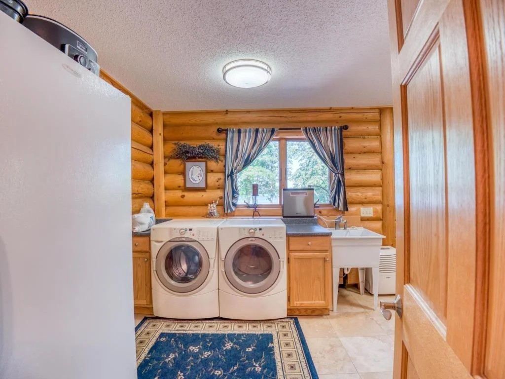 laundry room.jpg