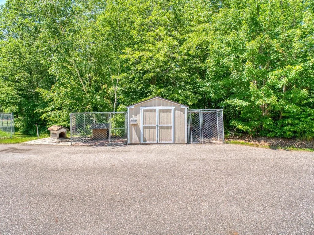 double dog kennel.jpg