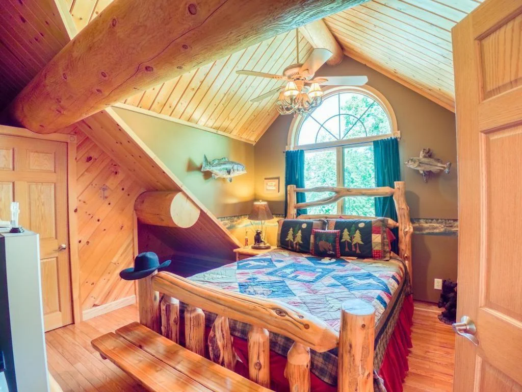 Upstairs bedroom #5.jpg