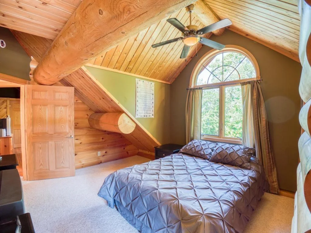 Upstairs Bedroom #4.jpg