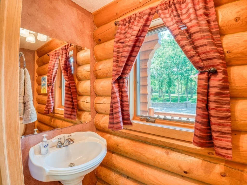 main floor bathroom.jpg