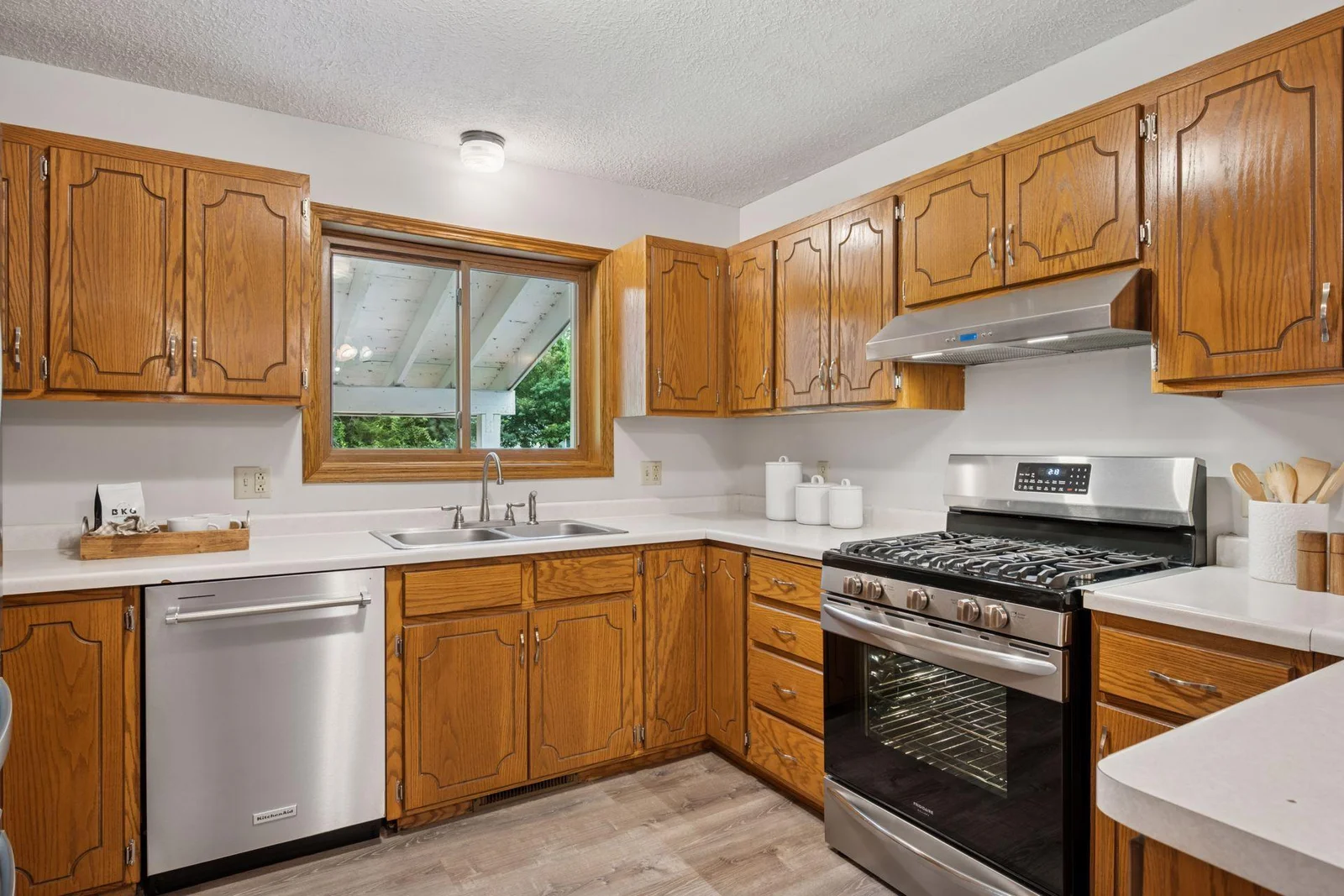 16760 203rd Avenue - Several Cabinets for great storage