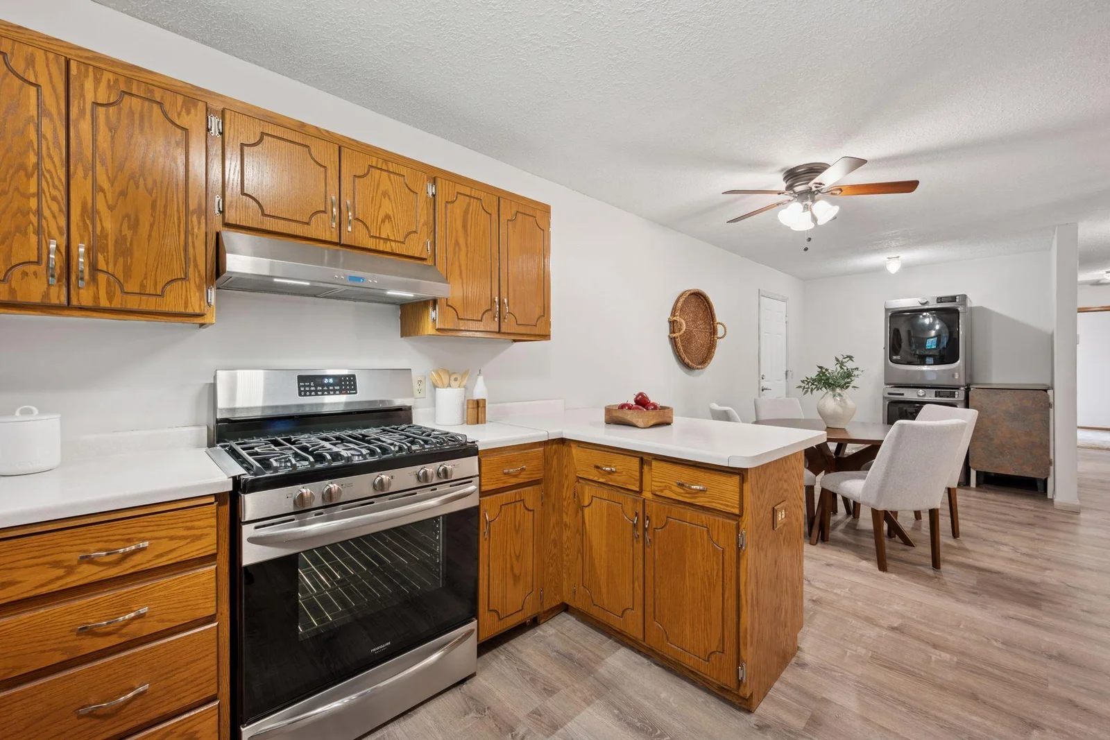16760 203rd Avenue - Gas Range