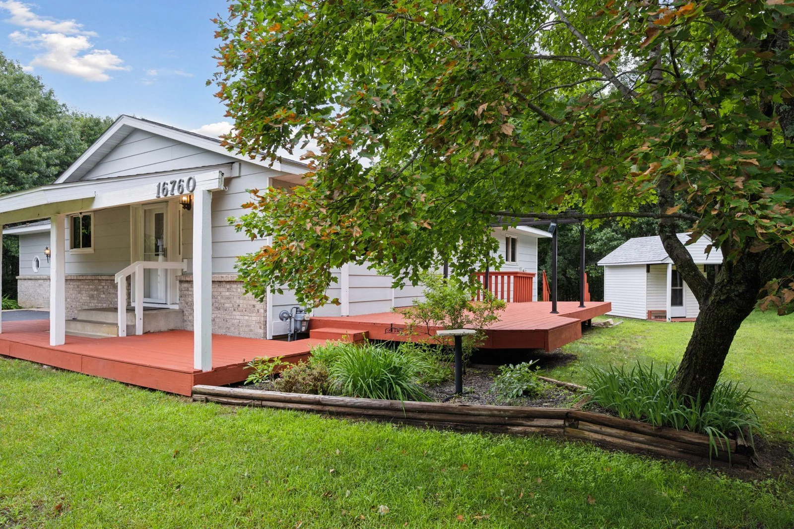 16760 203rd Avenue - Wrap around deck