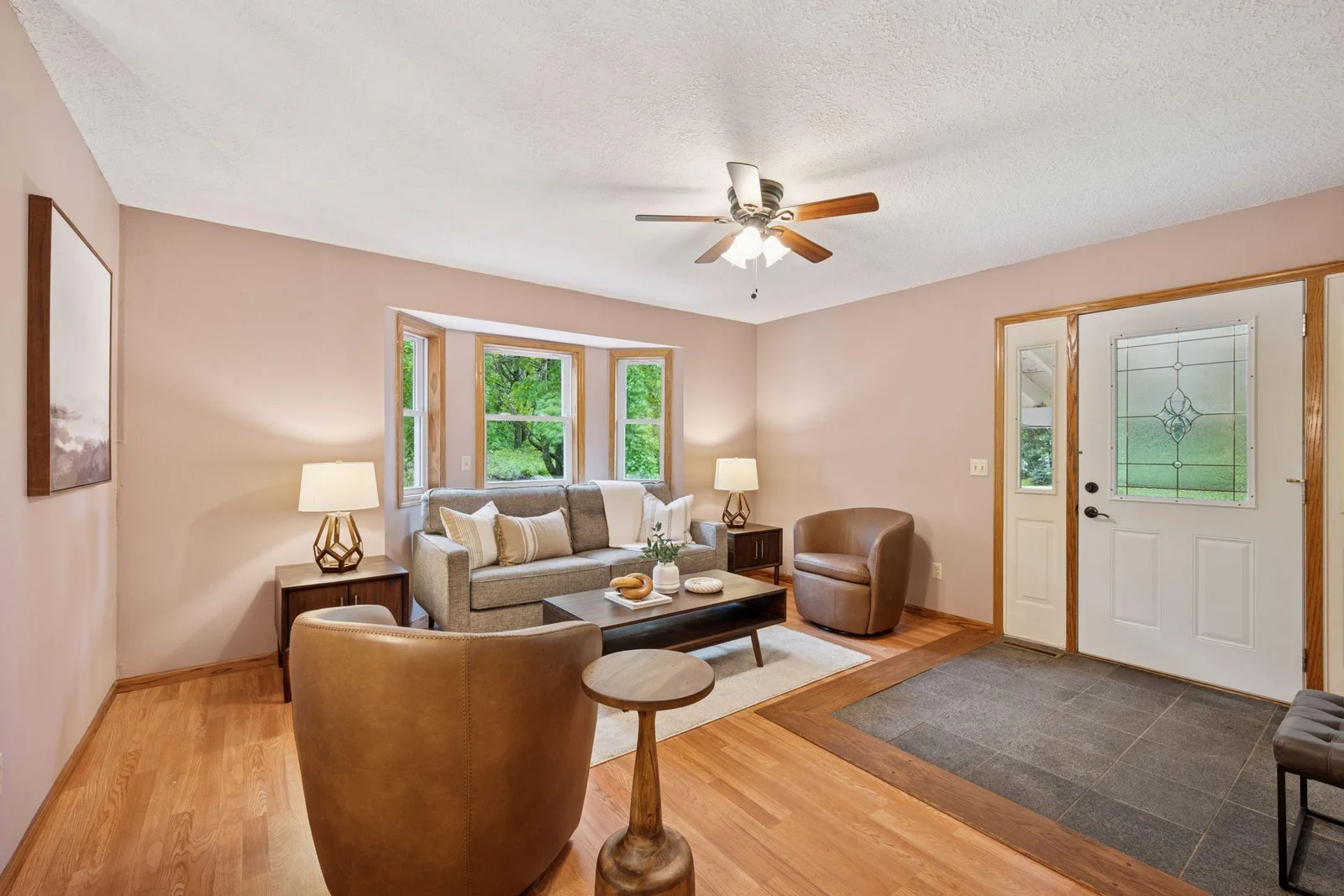 16760 203rd Avenue - Inviting entrance