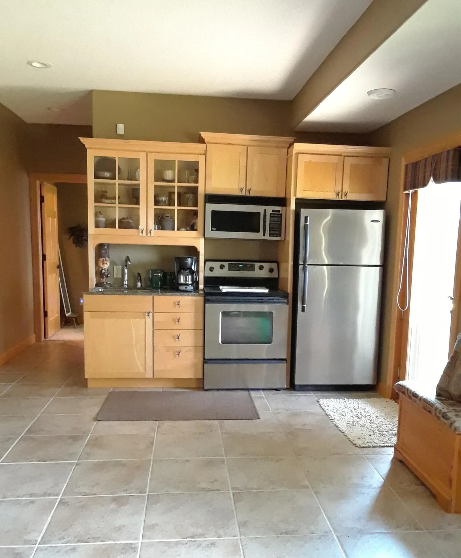 Lower level kitchen.jpg