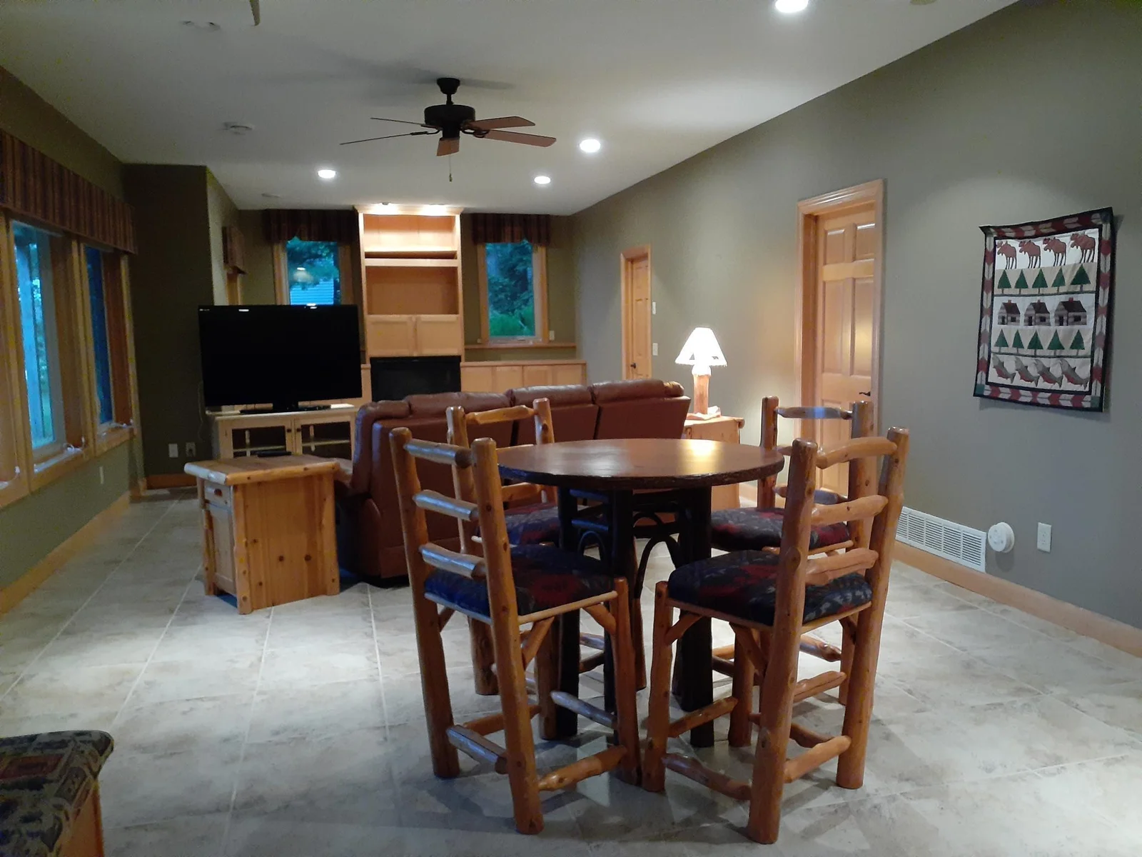 Family Room 9FT Ceiling.jpg
