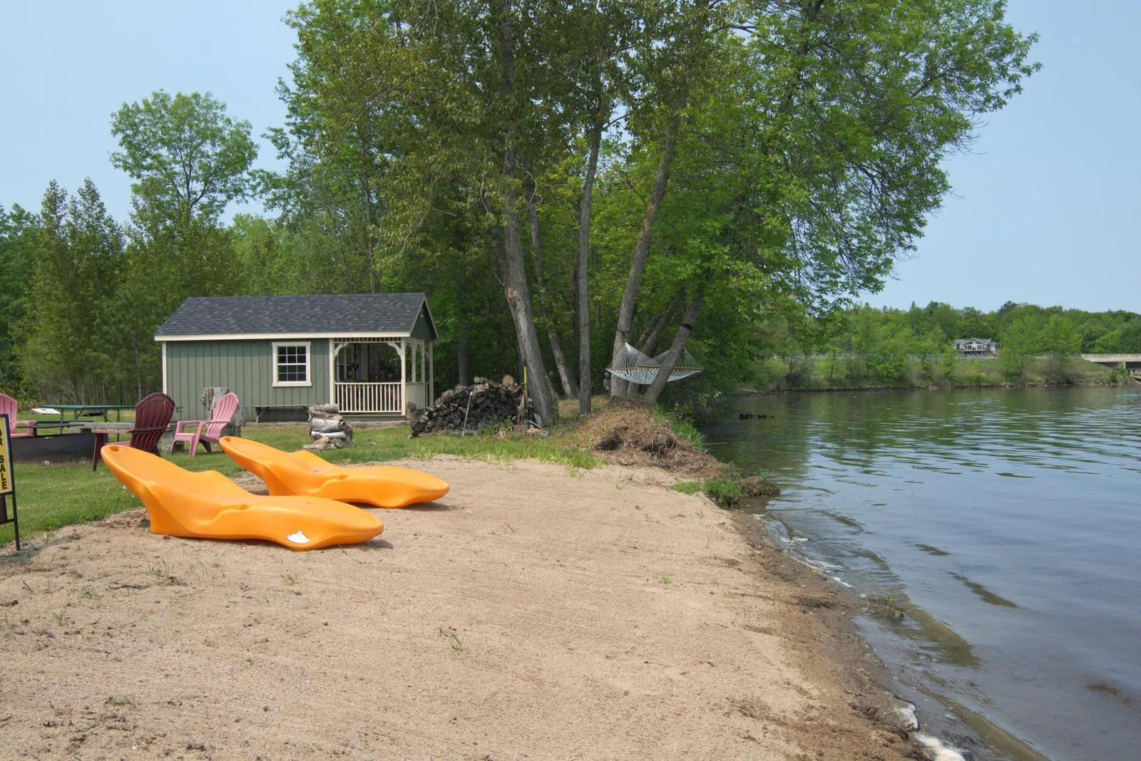 Wonderful sand beach area to enjoy lake activities from
