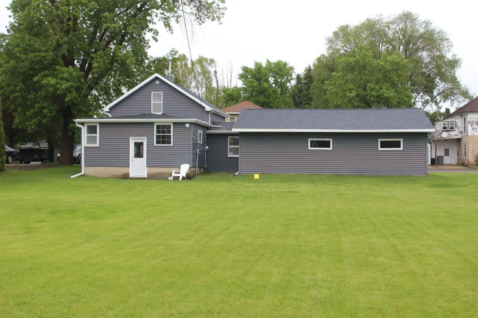202M.Backyard.JPG