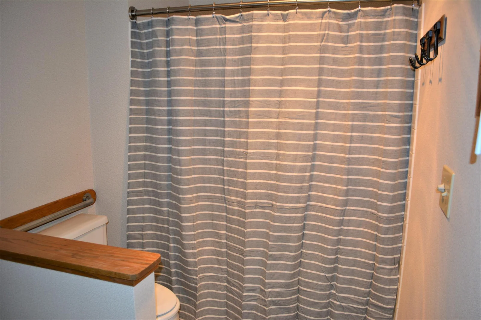 Unit #21 - Accessible Room, Grab bars in shower