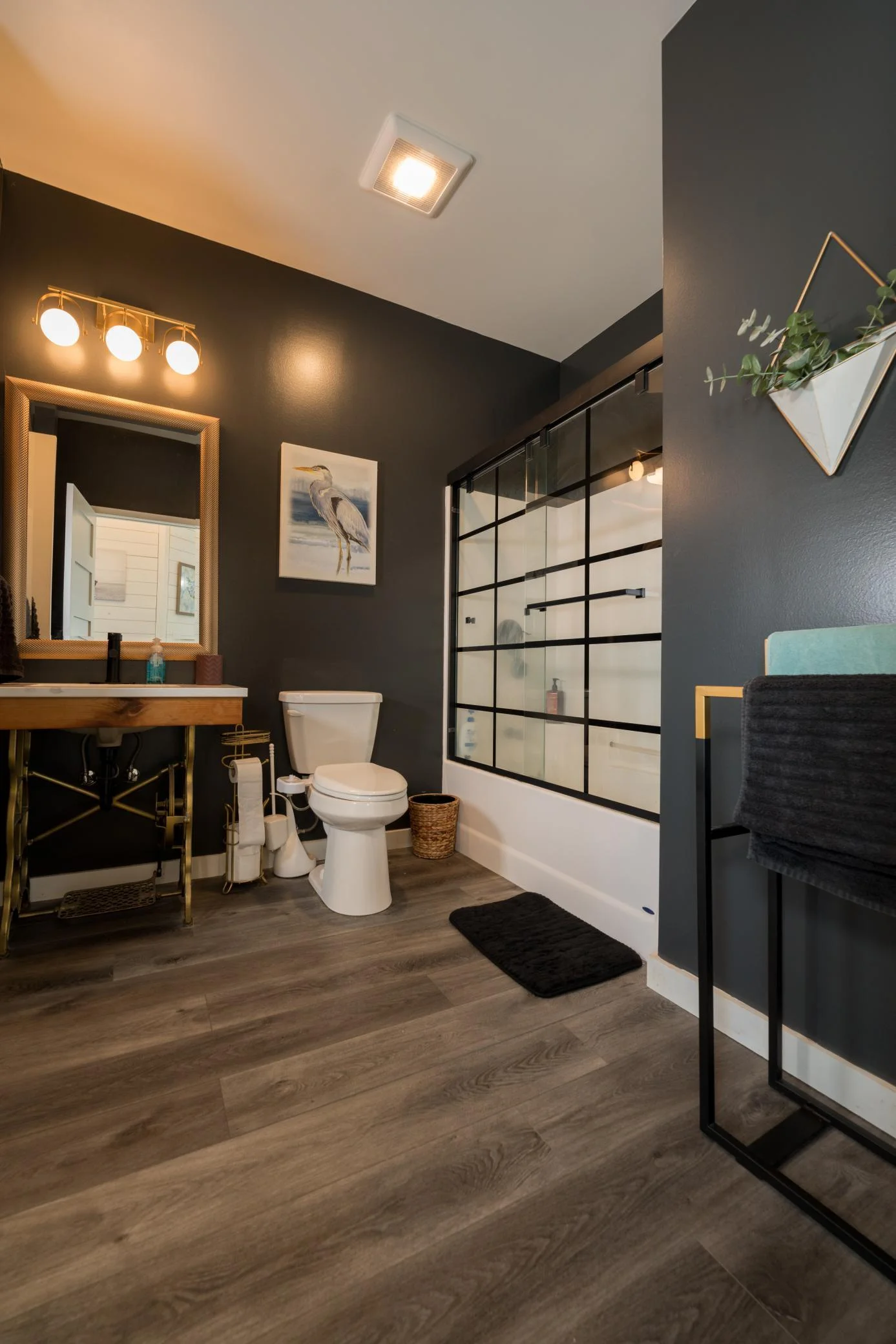 17-Bathroom        Main level - Copy - Copy.jpg